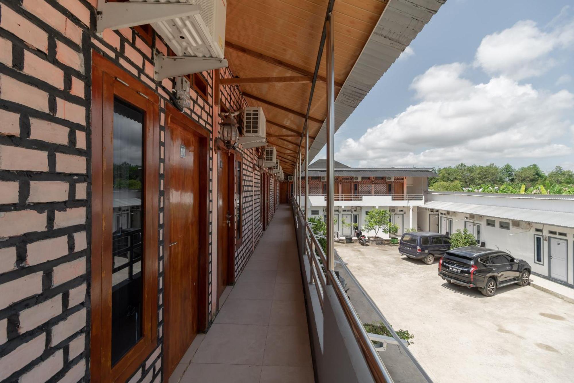 Reddoorz Syariah Near Jakabaring Sport City Palembang Exteriör bild