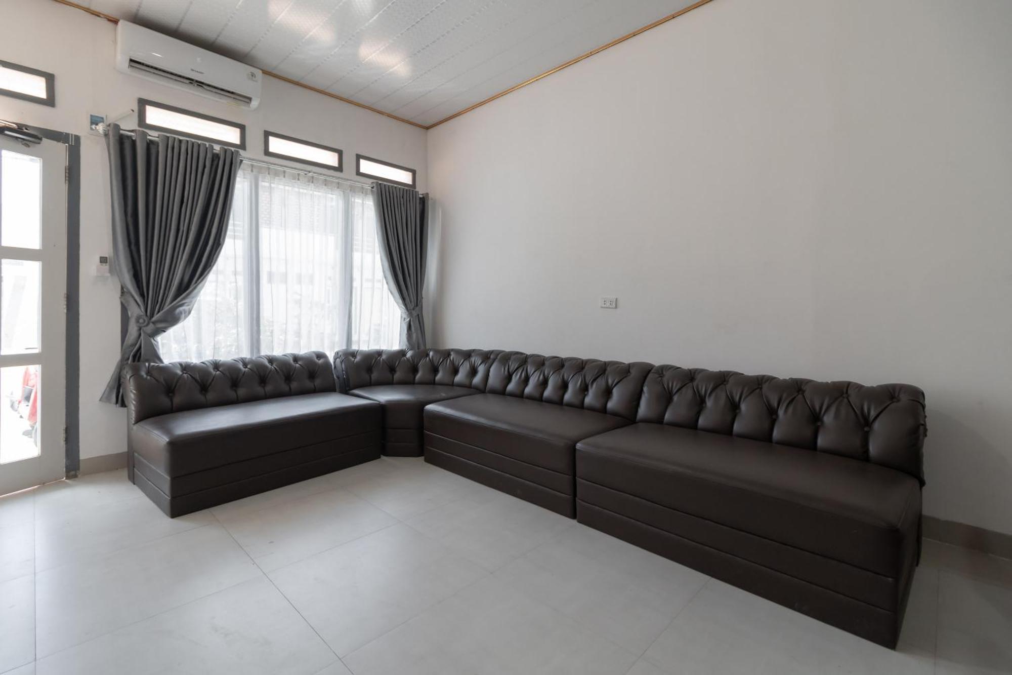 Reddoorz Syariah Near Jakabaring Sport City Palembang Exteriör bild